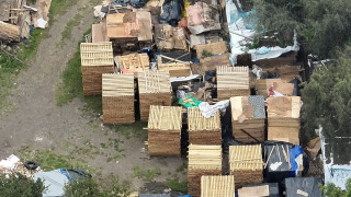 EN UNA ACCIÓN  COORDINADA, PERSONAL DE LA SSC, FGJ, Sedema, PROFEPA Y GUARDIA NACIONAL, EJECUTARON UNA ORDEN DE CATEO EN UNA PROPIEDAD UBICADA EN LA ALCALDÍA TLALPAN, DONDE ASEGURARON 2 MIL METROS CÚBICOS DE MADERA